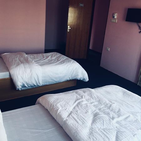 Obey Guest House Покхара Екстер'єр фото
