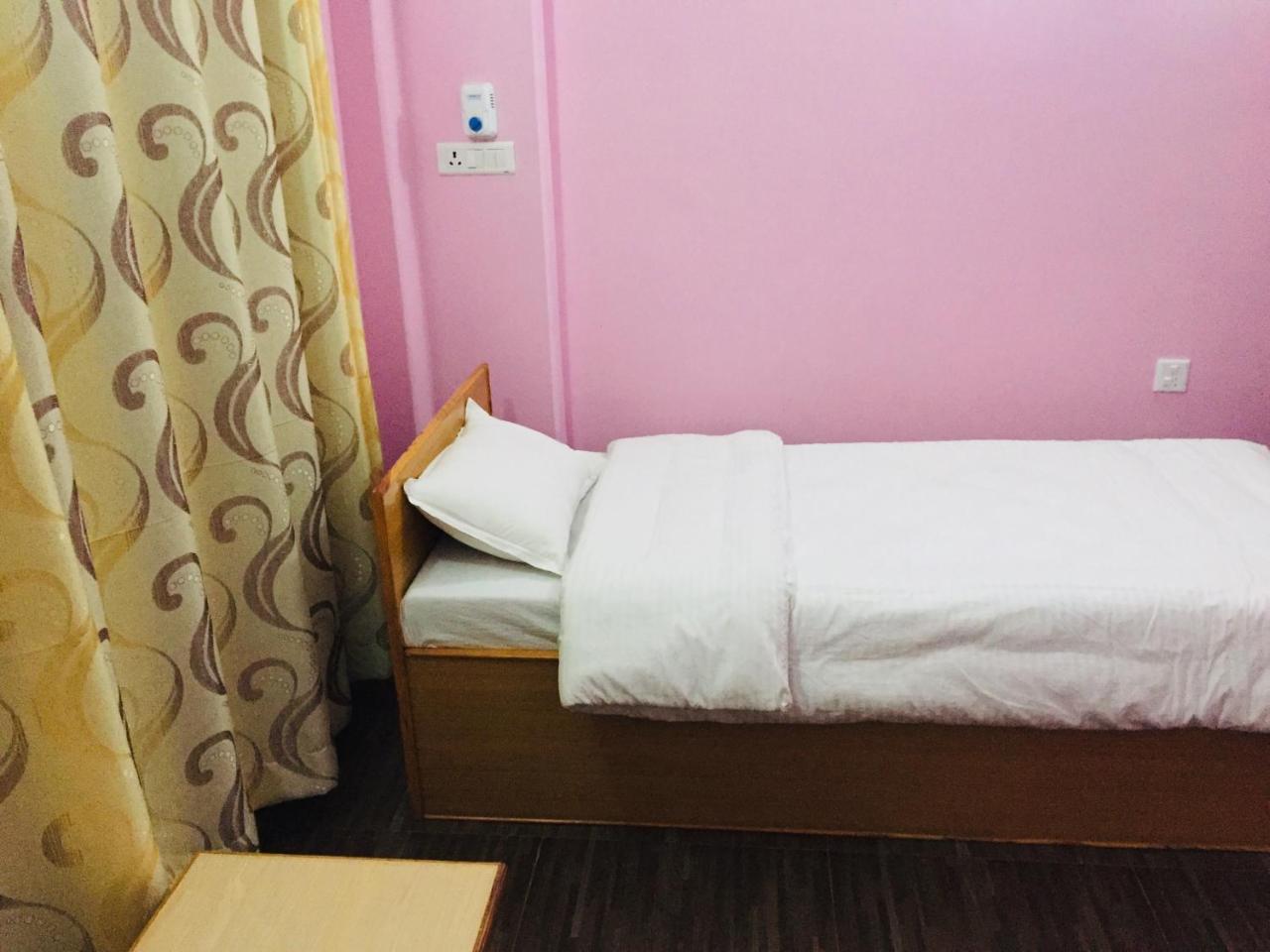 Obey Guest House Покхара Екстер'єр фото