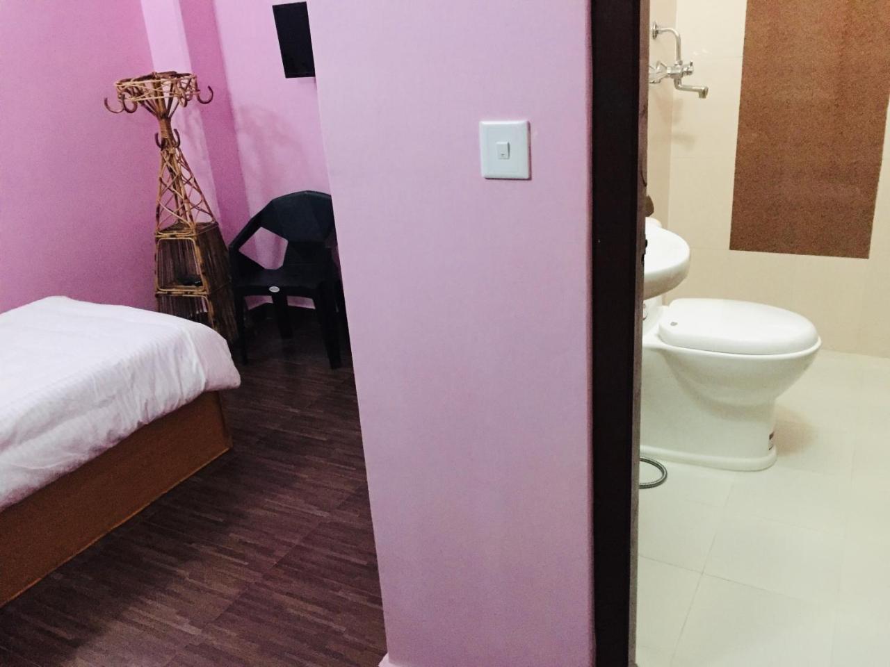 Obey Guest House Покхара Екстер'єр фото